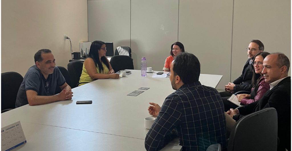 IPREV Mariana recebe representantes do SICOOB Credimep para apresentação de produtos de investimento
